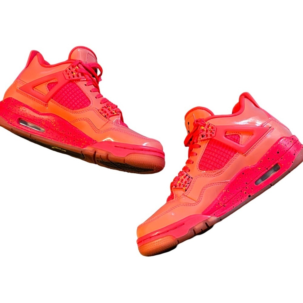 Jordan 4 Retro
Hot Punch (Women's) size 6